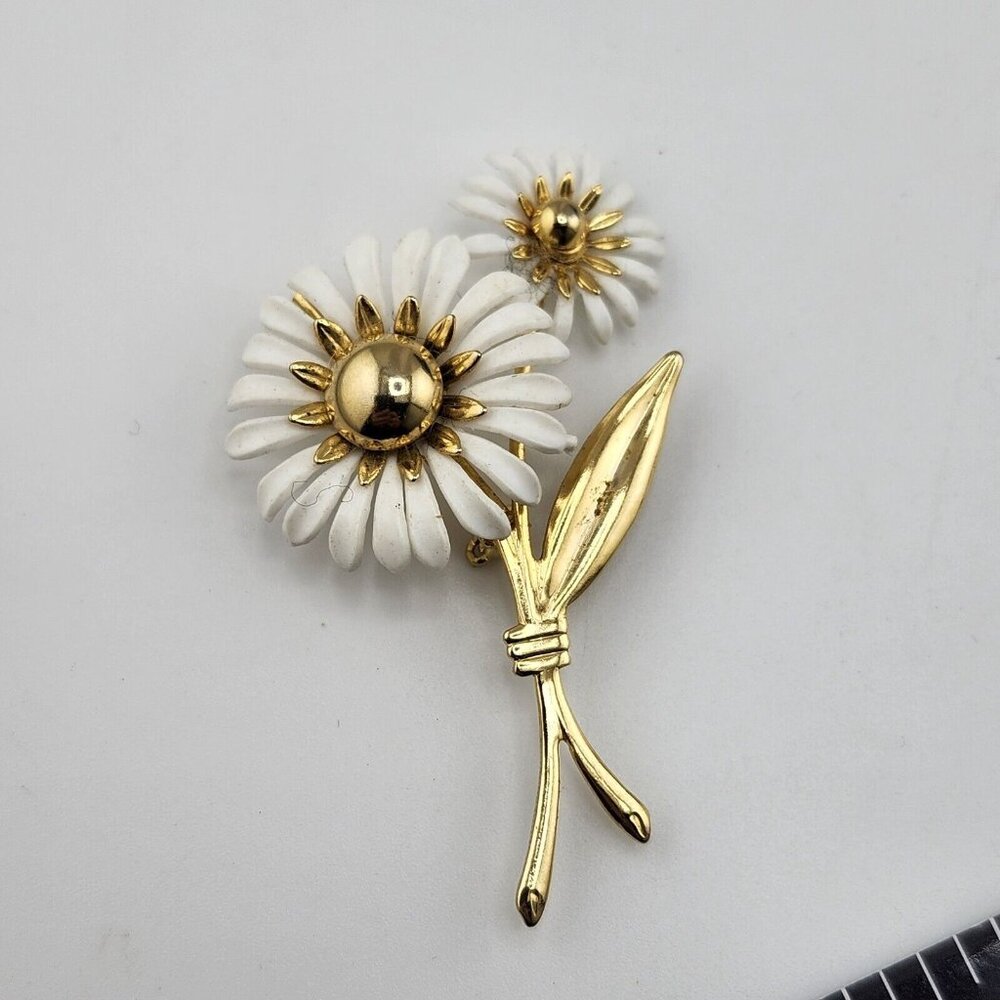 Vintage Gold‎ Tone Soft Plastic Petal Flower Brooch